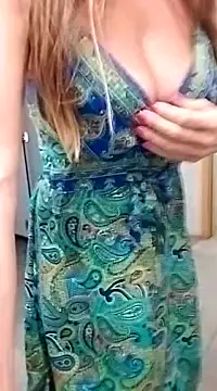 LaraReinaDelSol nude strip on cam for live sex video chat