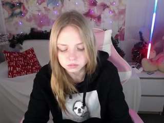 LauraCherrys nude in Live Sex Cam Girls Room
