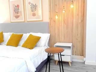Lyzzie nude in Live Sex Cam Girls Room
