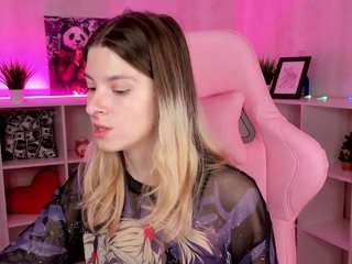 Mia-Chi nude in Live Sex Cam Girls Room