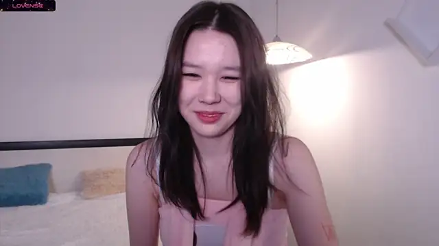 MianHelle nude strip on cam for live sex video chat