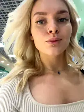 Queendance nude strip on cam for live sex video chat