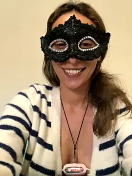 Ana_Diamond_ nude strip on cam for live sex video chat