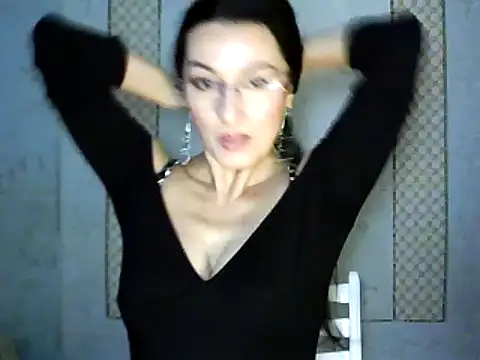 Antralyn nude strip on cam for live sex video chat