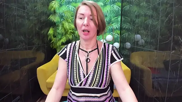 BelleCharming nude strip on cam for live sex video chat