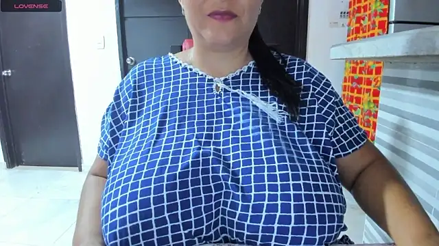 bigboobs_es nude strip on cam for live sex video chat