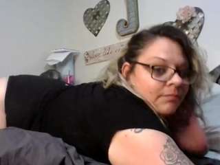 Bigbustedbeauty42DDD nude in Live Sex Cam Girls Room