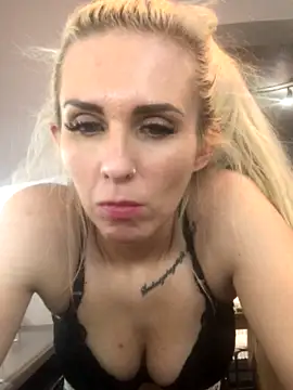 Blonde-bimbo nude strip on cam for live sex video chat