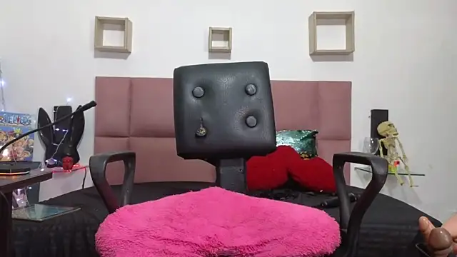 chirlleyy nude strip on cam for live sex video chat