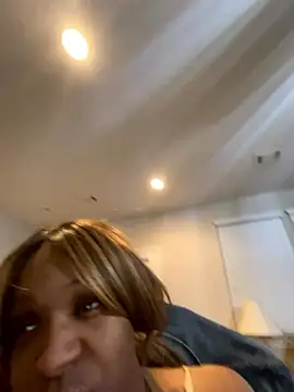Chocolateminnie630 nude strip on cam for live sex video chat