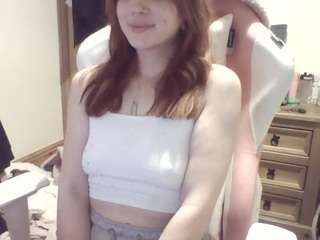 CloutyBear nude in Live Sex Cam Girls Room