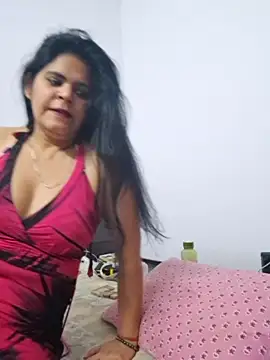 D_33Queen nude strip on cam for live sex video chat