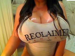 Hillarysofia nude in Live Sex Cam Girls Room