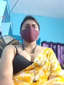 Indian-Indhuja nude strip on cam for live sex video chat