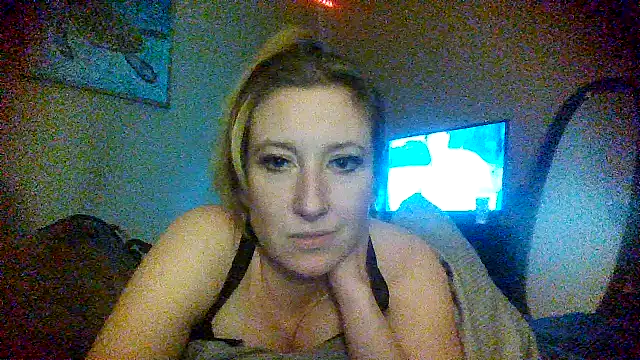 Lily_HornyHousewife nude strip on cam for live sex video chat