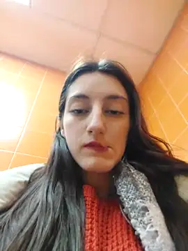 RiskyLola nude strip on cam for live sex video chat