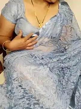 Ur_Classic_housewife nude strip on cam for live sex video chat