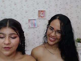 zoe-uwu nude in Live Sex Cam Girls Room