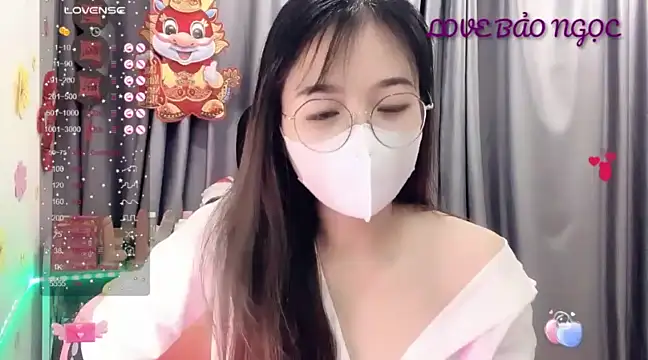 Gam-Kamii nude strip on cam for live sex video chat
