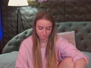 Krisss-Love nude in Live Sex Cam Girls Room