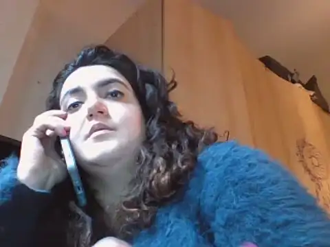 LadyMinnie nude strip on cam for live sex video chat