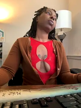 LeyaHoneybuns nude strip on cam for live sex video chat