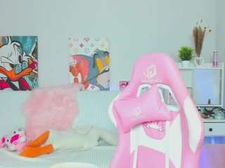 Makia-Cute nude in Live Sex Cam Girls Room