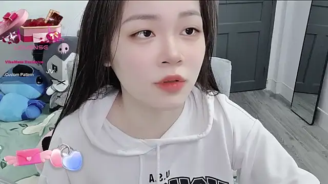 MinhHa-18 nude strip on cam for live sex video chat