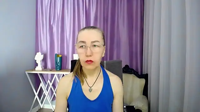 queen_a_n_i nude strip on cam for live sex video chat