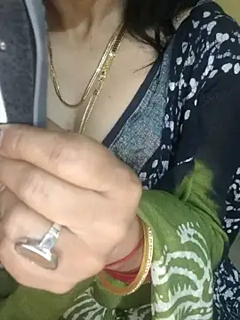 Bedroom_bhabi nude strip on cam for live sex video chat