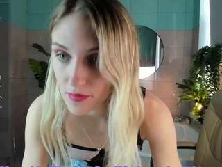 Chloe-Hazel nude in Live Sex Cam Girls Room