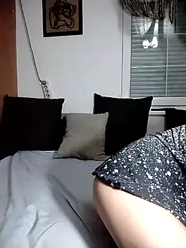 DyamondNaughty nude strip on cam for live sex video chat