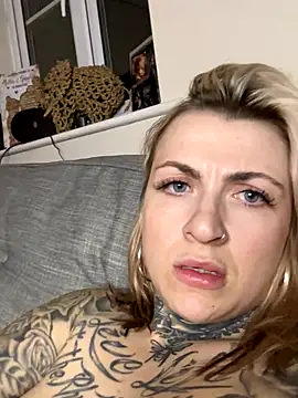 juicycandice1991x nude strip on cam for live sex video chat