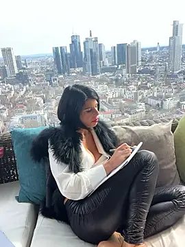 LauraPleasure1 nude strip on cam for live sex video chat