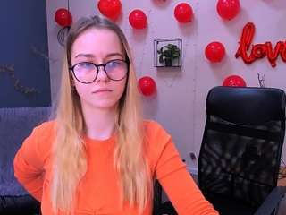 liana-kisses nude in Live Sex Cam Girls Room