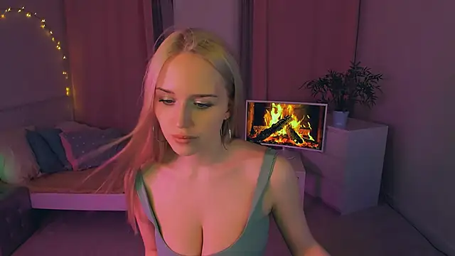 Linda_Roxy nude strip on cam for live sex video chat