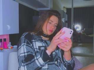 Maryana-LiL nude in Live Sex Cam Girls Room
