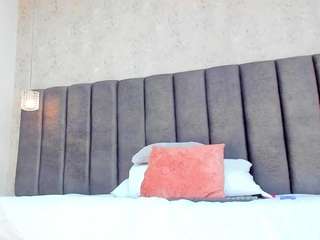 Naomi-Rider nude in Live Sex Cam Girls Room