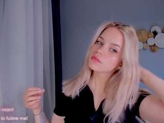 ShiningAmber nude in Live Sex Cam Girls Room