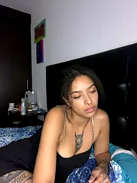 Sophiaa-Smith nude strip on cam for live sex video chat