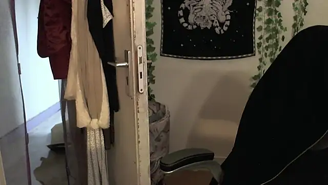 Thegirlbehindthemask nude strip on cam for live sex video chat