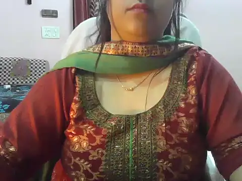 Urlove_Maahi nude strip on cam for live sex video chat