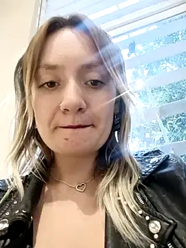 Violet-x nude strip on cam for live sex video chat