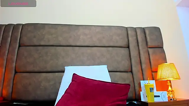 AliciaMiilf nude strip on cam for live sex video chat