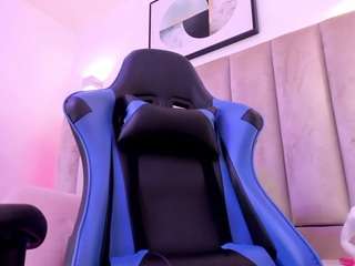 Annie-Queen nude in Live Sex Cam Girls Room