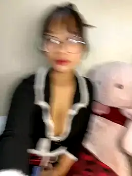 Ariana_milks nude strip on cam for live sex video chat