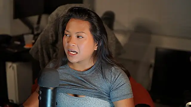 Bubbleliyah nude strip on cam for live sex video chat