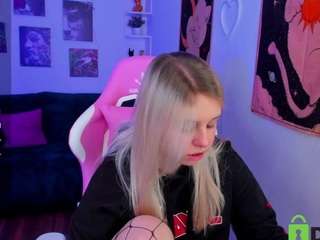Camilla-Diaz nude in Live Sex Cam Girls Room
