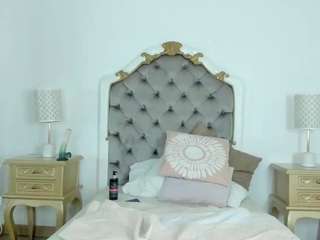 CarolineWalkerr nude in Live Sex Cam Girls Room