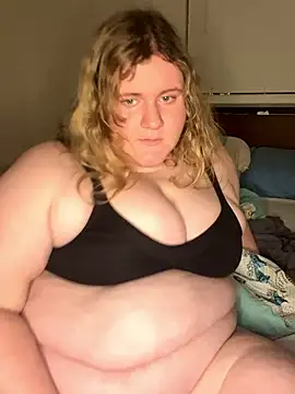 cinnabug nude strip on cam for live sex video chat